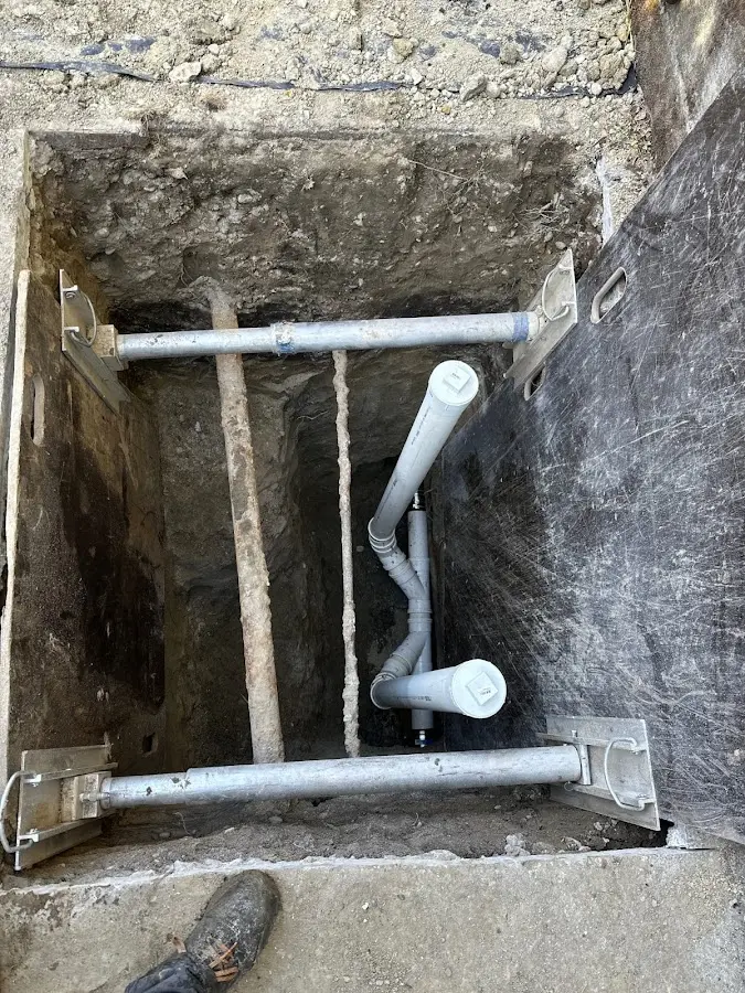 Experienced plumber completing Drain Cleaning work in Goulding
